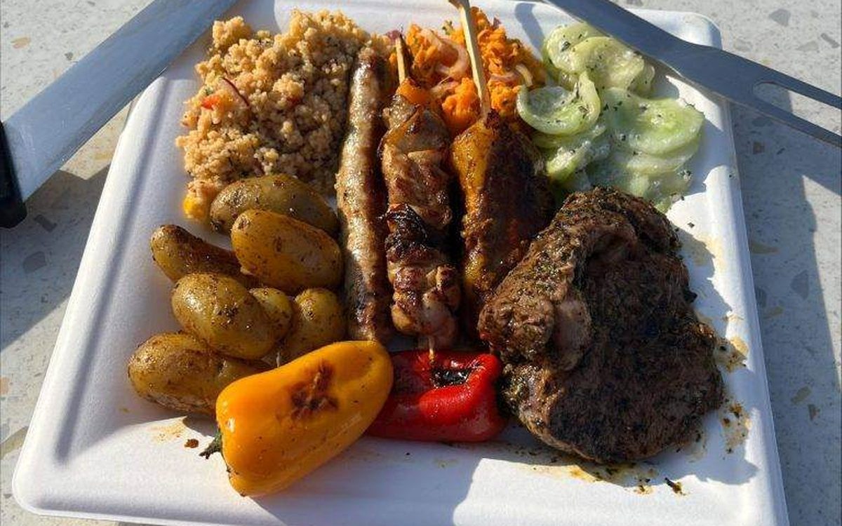 Traiteur sur brasero à Strasbourg : cuisson au feu de bois lors d'un événement